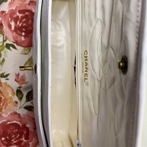 Vintage 1980s Chanel White Quilted Flap Bag - Picture 14 of 14
